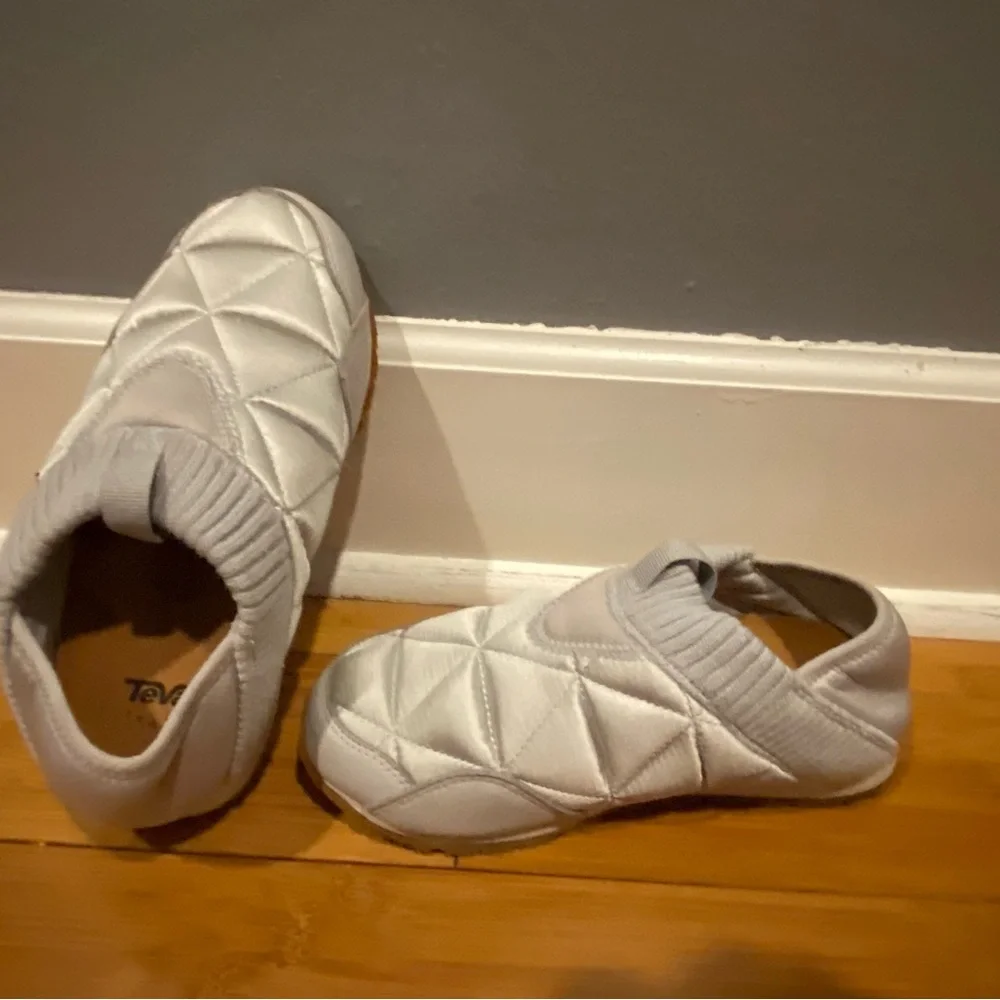 Teva Women’s/Kids' Quilted Silver Shoes - Picture 2 of 3